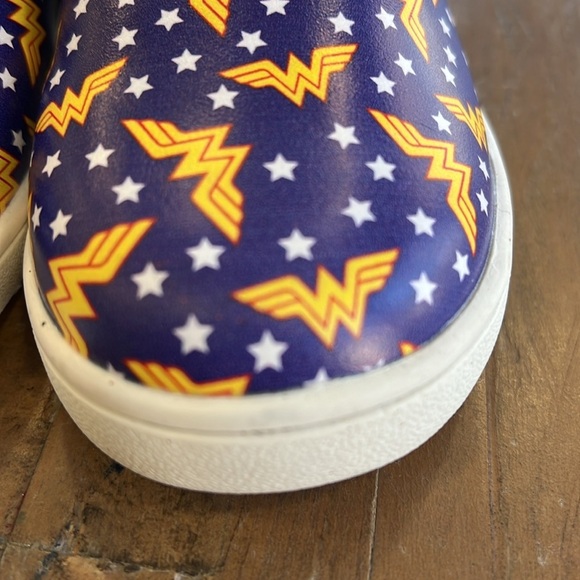 Monkey feet wonder woman slip on sneakers - Picture 3 of 11